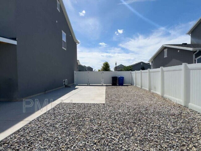 Building Photo - 3565 Water Lilly Ln