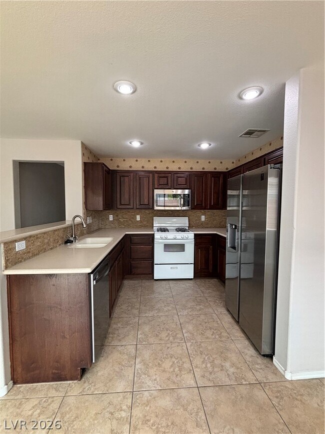 Building Photo - 10392 Lady Angela St