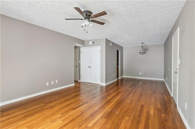 Building Photo - 3155 7 Pines Ct NW
