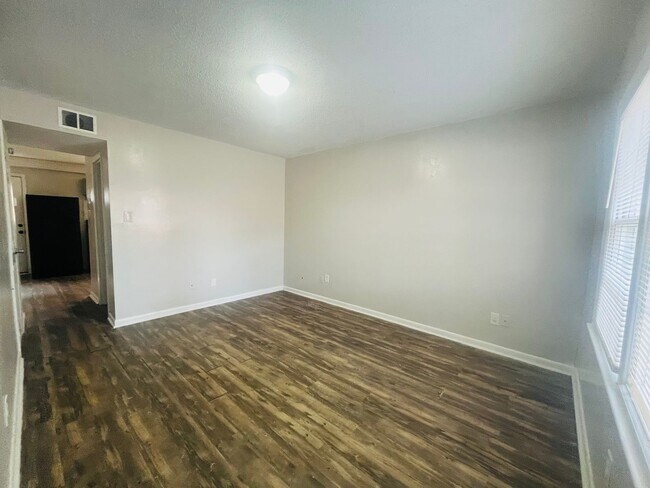 Building Photo - 131 Wall St