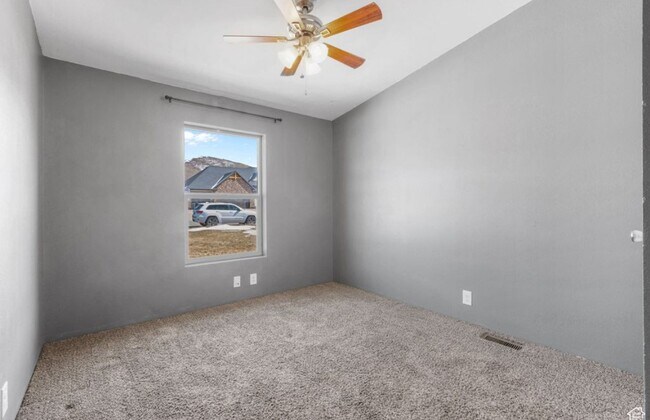Building Photo - Kamas 3 Bedroom Home Available Now