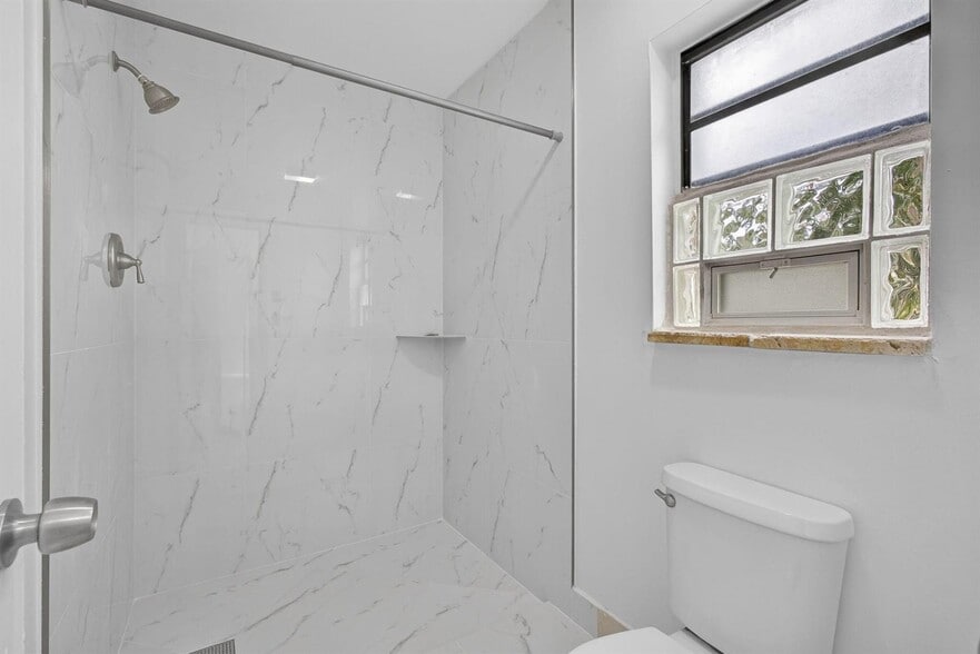 Building Photo - 11925 Suellen Cir