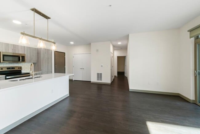 Building Photo - 2 bedroom in Milwaukee WI 53211