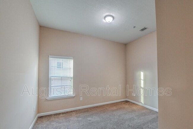 Building Photo - 1328 Royal Oak St