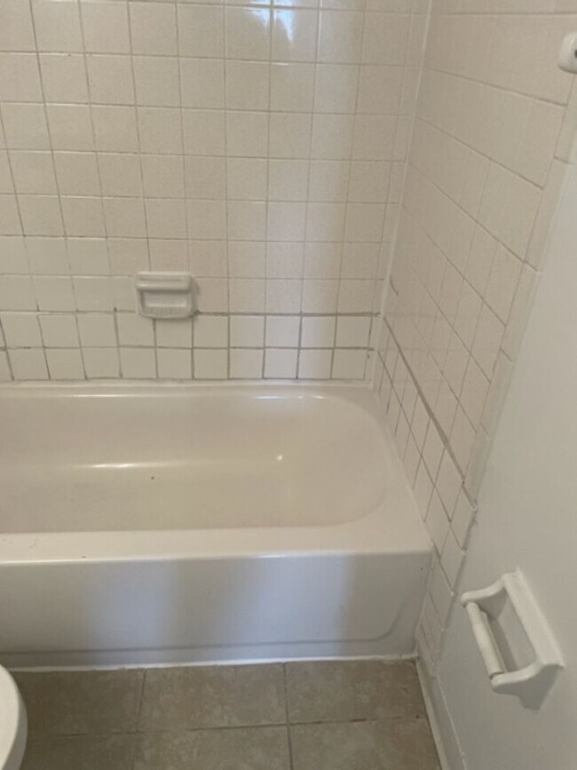 Building Photo - Large One Bedroom Condo
