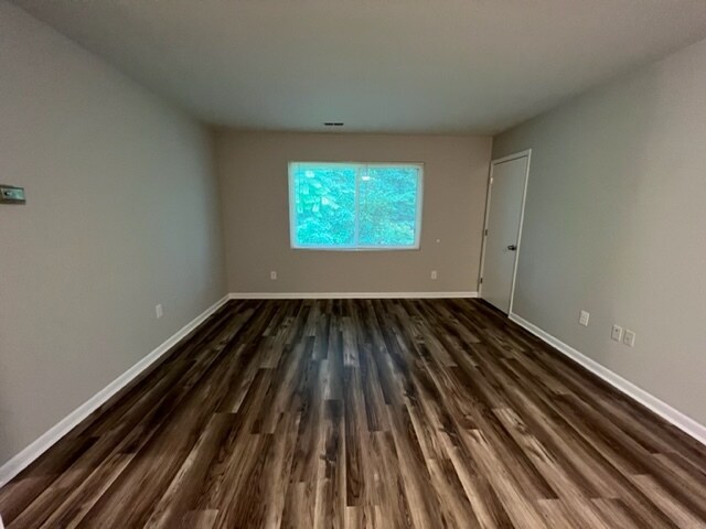 Building Photo - 1100 Crescent Dr