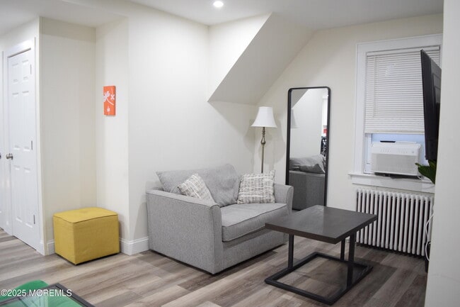 Building Photo - 52 Dunbar Ave