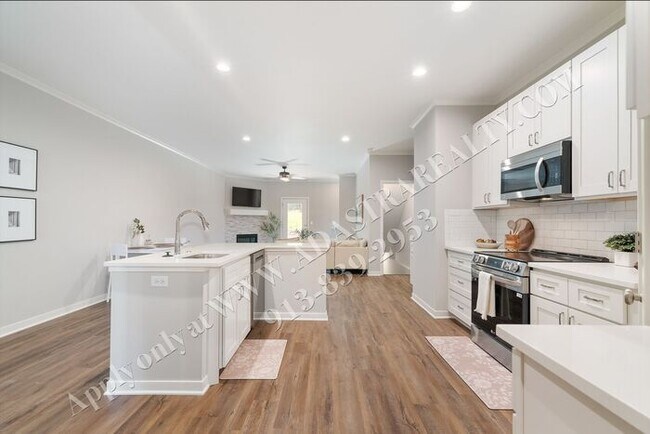 Building Photo - Brand New Townhome 3 Bed 2.5 Bath in Olath...