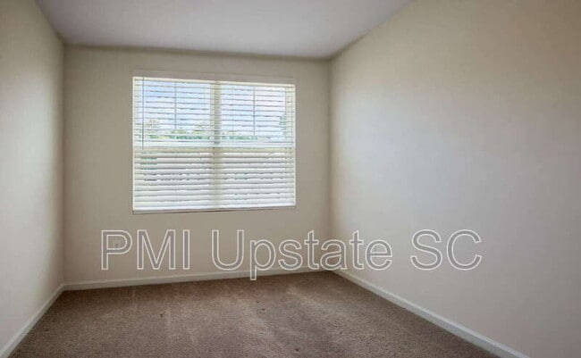 Building Photo - 111 Fernside Ct