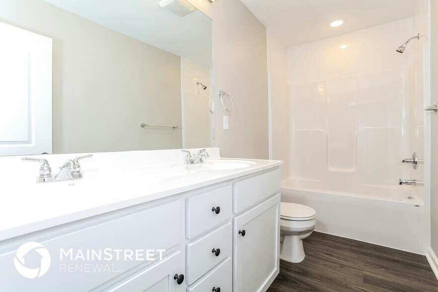 Building Photo - 2059 N Sarah Dr