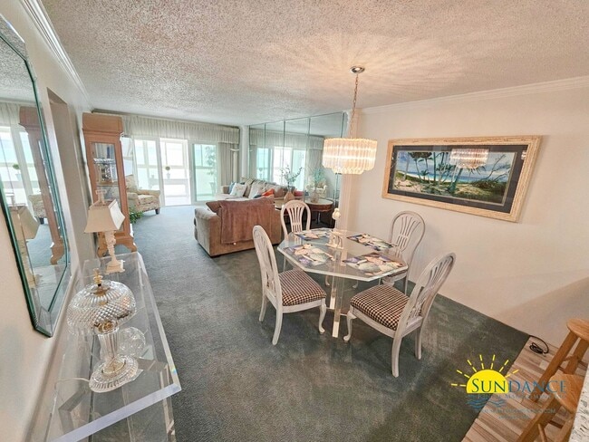 Building Photo - Spacious waterfront furnished condo in Des...