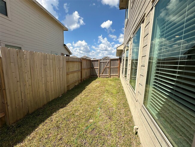 Building Photo - 21042 Longeni Dr