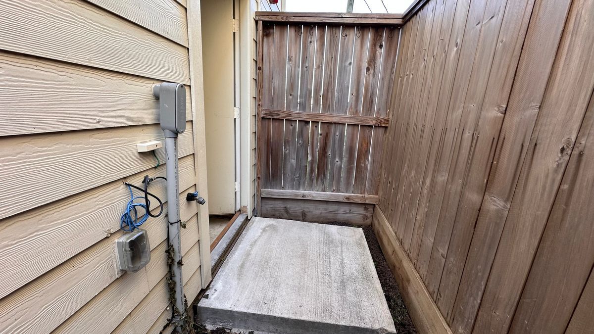 Building Photo - 2710 Hullsmith Dr