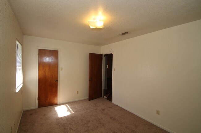 Building Photo - 309 Margaret Lee St