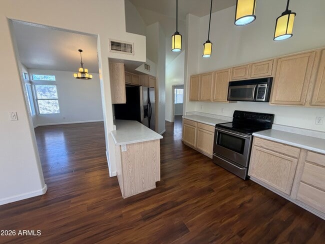 Building Photo - 998 E Mission Dr