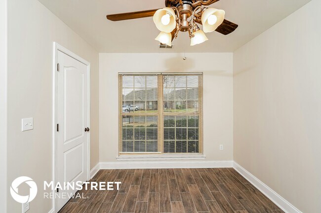 Building Photo - 2084 Edgewood Dr