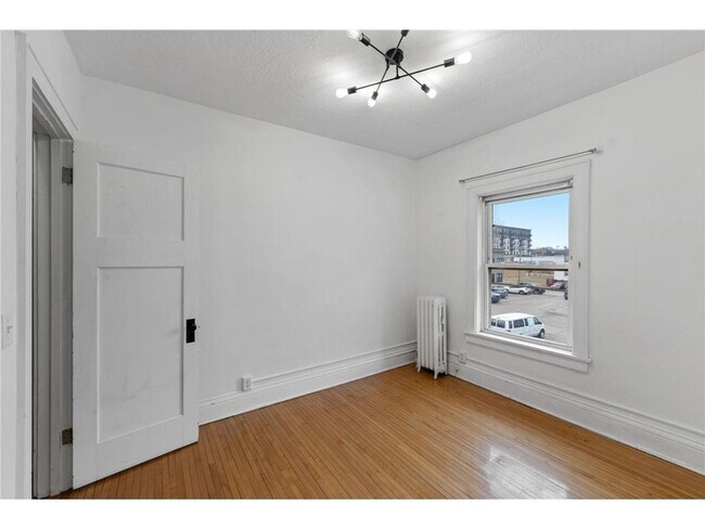 Building Photo - 2881 Irving Ave S