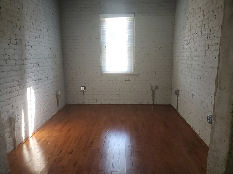 Guest Bedroom - 1016 Jefferson St