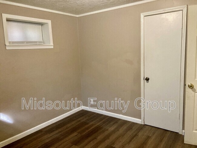 Building Photo - 127 Northside Ave