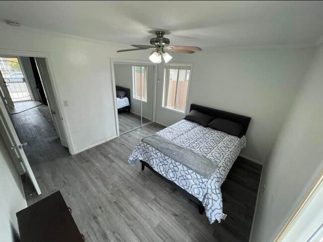 Building Photo - 2 Bed | 1 Bath | Washer & Dryer Included -...