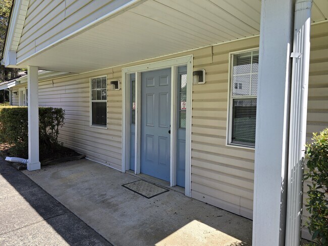 Building Photo - 117 Kingsbury Dr