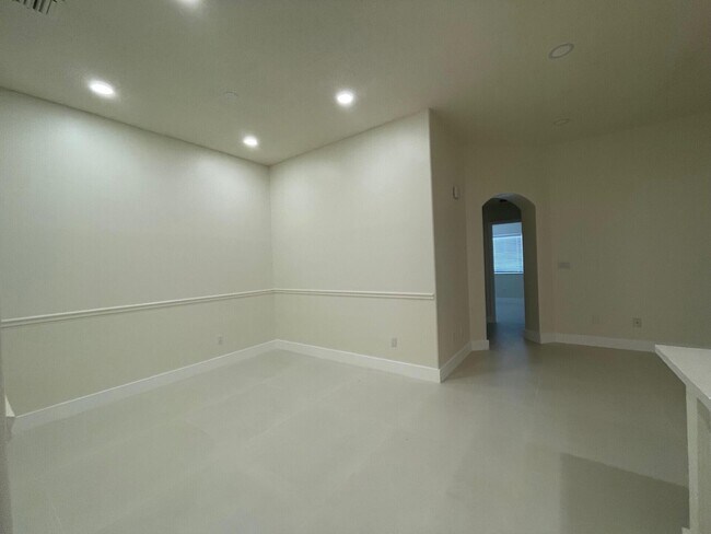 Building Photo - 1806 NW 98th Ave