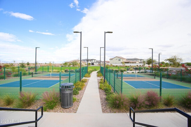 Building Photo - 815 W Finch Dr