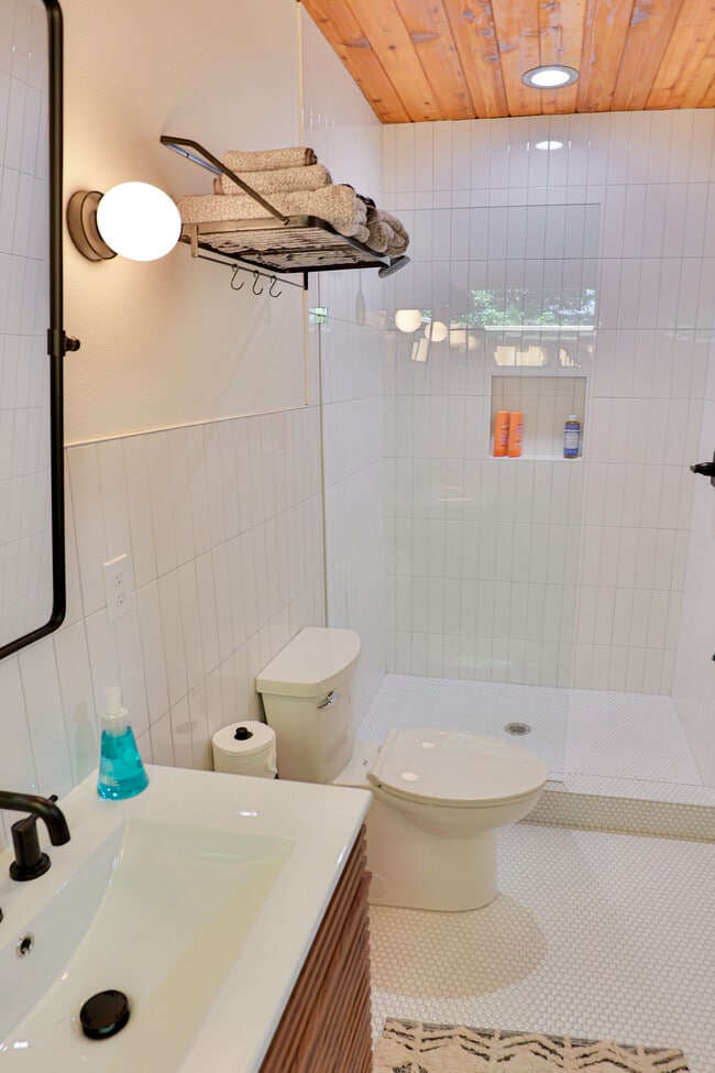 Building Photo - 55 Lynn St