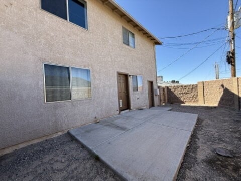 Building Photo - Downstairs 2 bed 1 bath with yard near Silver Creek, $975