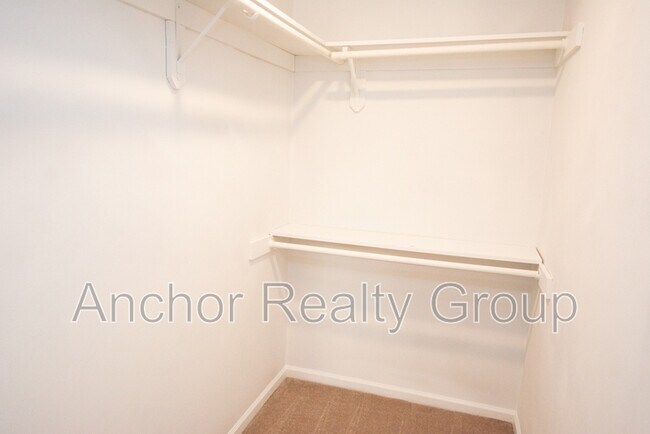 Building Photo - 500 Barberton Dr