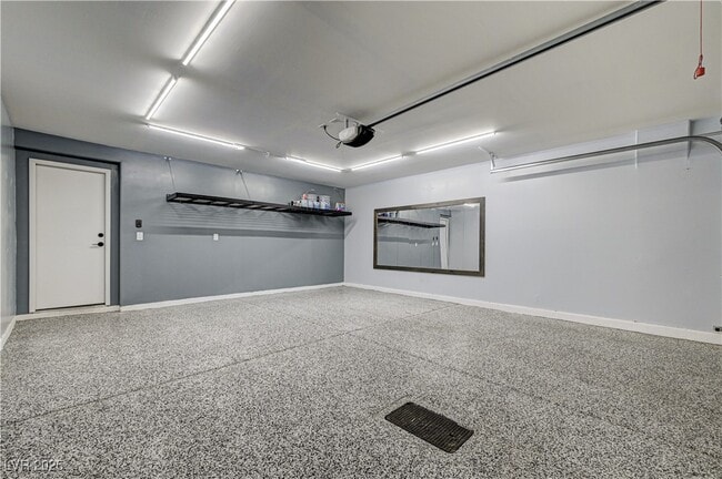 Building Photo - 25 Lone Cove Ct