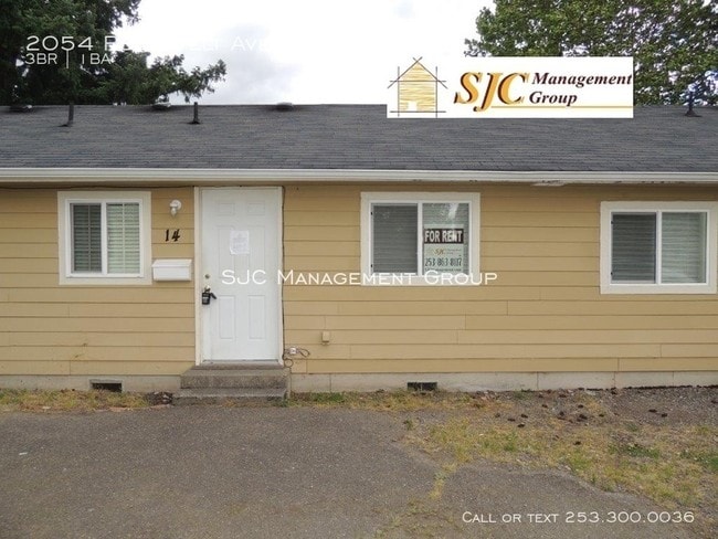 Building Photo - 2054 Roosevelt Ave