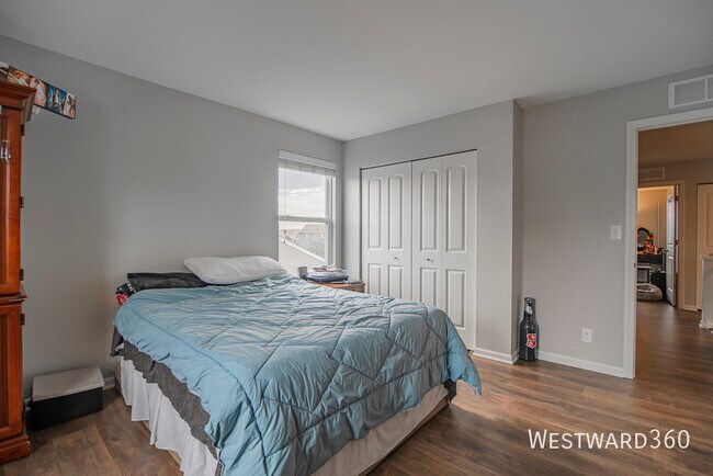 Building Photo - 2971 Ellsworth Dr