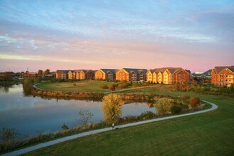 Aria's stunning lake views & trails - Aria Discovery LLC