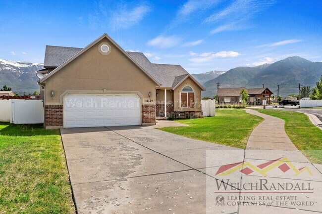 Building Photo - 2126 Pebblebrook Rd