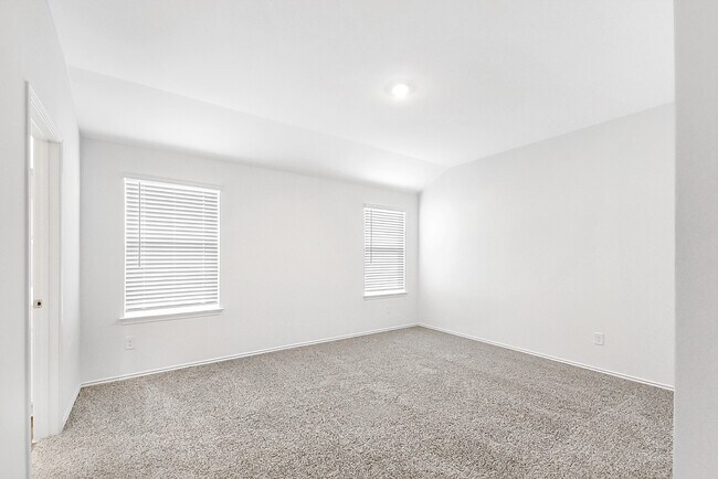 Building Photo - 3710 Turnpike Dr