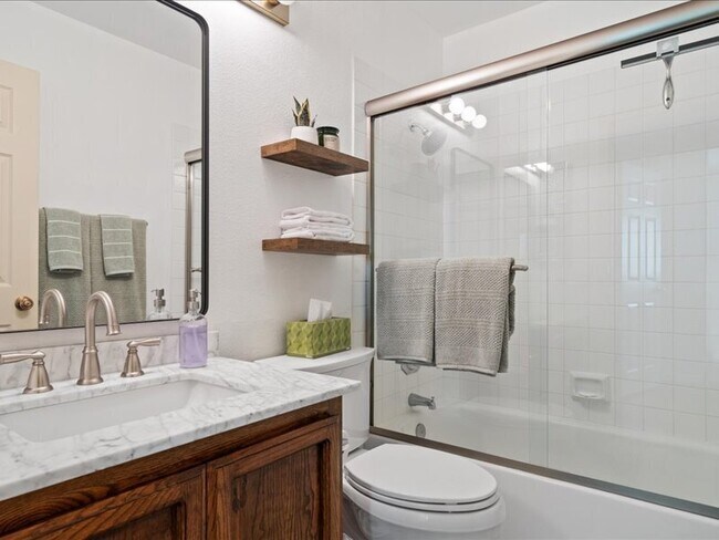 Building Photo - 349 Almond Way