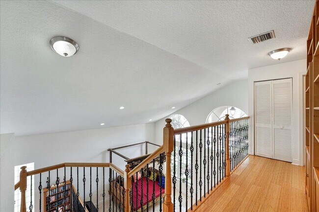 Building Photo - 19059 Skyridge Cir