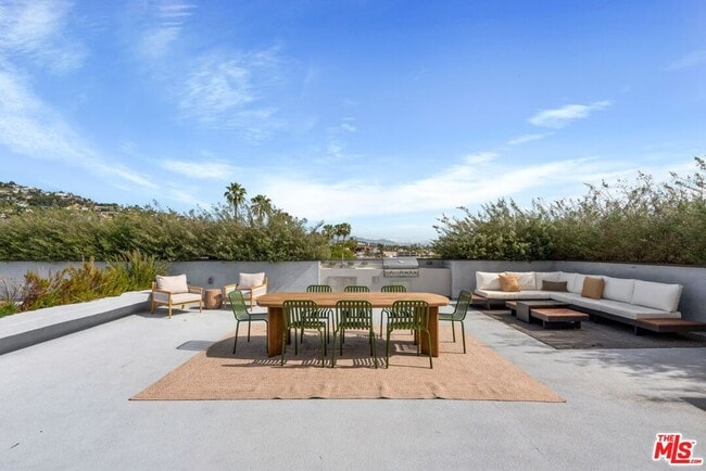 Building Photo - 829 Larrabee St