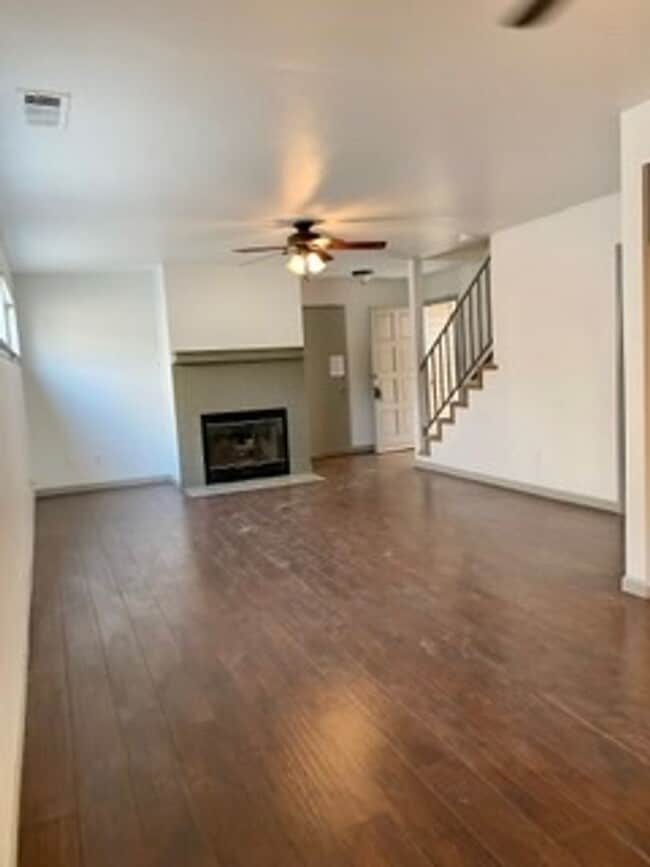 Building Photo - 3 bedroom 2 bath with 2 car garage