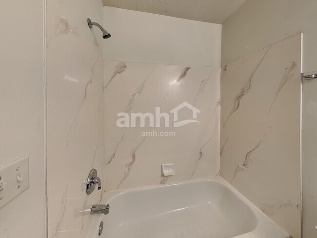 Building Photo - 6093 W Graceland Way