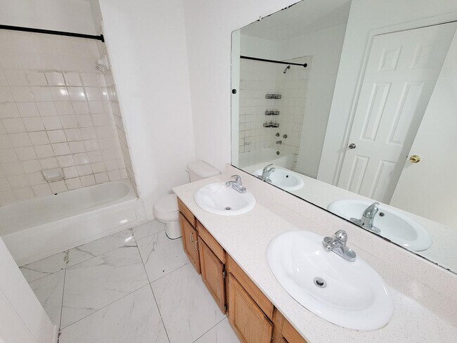 Building Photo - NICE 4 BEDROOM 2 BATH LEASE HOME WITH 2327 SF