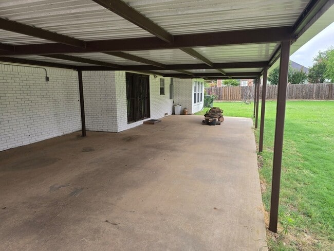 Building Photo - 1590 Gravel Cir N