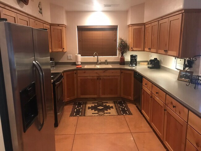 Building Photo - 3366 Oleander Ln