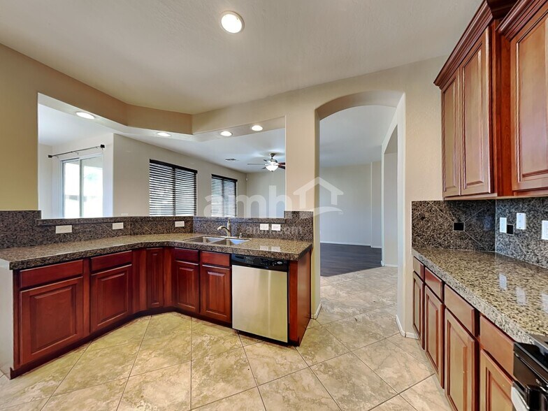 Building Photo - 7307 S 73rd Dr