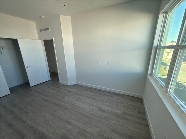 Building Photo - 420 Famagusta Dr