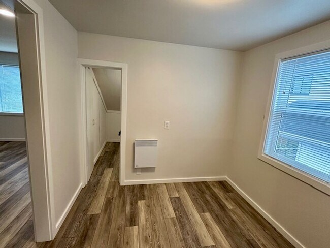 Building Photo - 127 5th Ave W