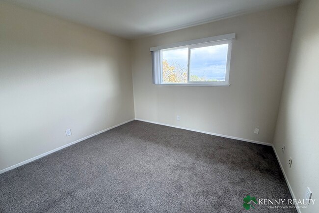 Building Photo - Remodeled 2BR/2.5BA Duplex with 2-Car Garage in San Mateo