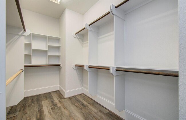 Building Photo - 11023 Acorn Falls Dr