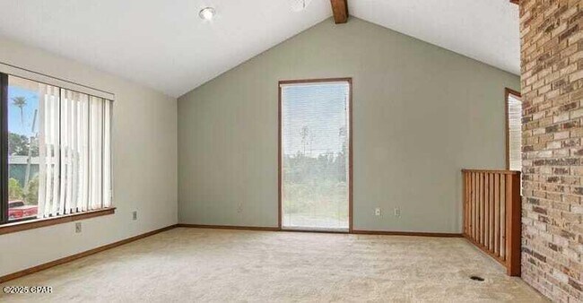 Building Photo - 833 W Pierson Dr